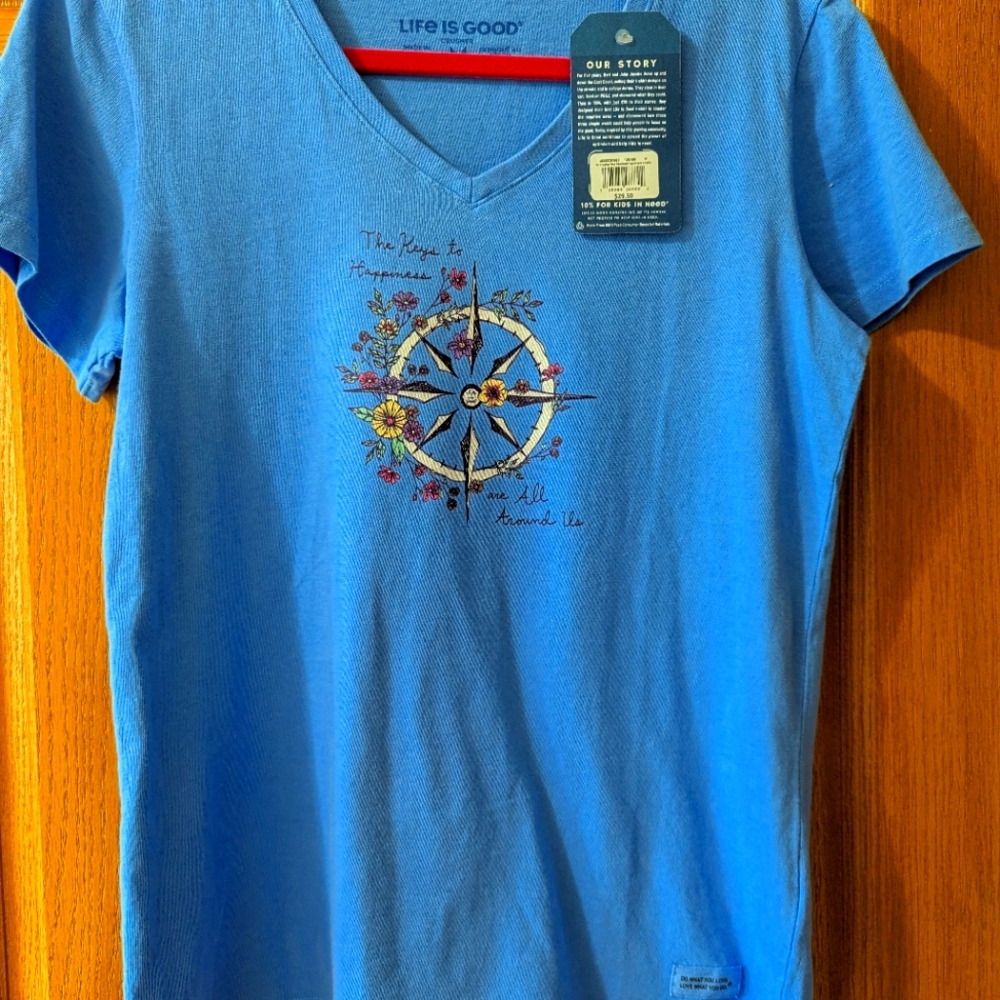 Life is Good Happiness Compass Flowers Crusher Short Sleeve Vee